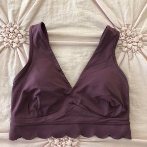 Women’s Scalloped Edge Sports Bra